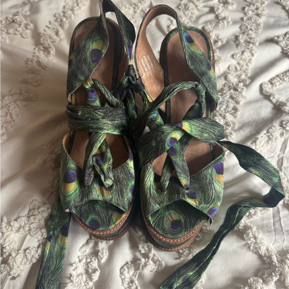 Vintage Jeffery Campbell SZ 9.5 Peacock Feather Print Wrap Platform Sandals